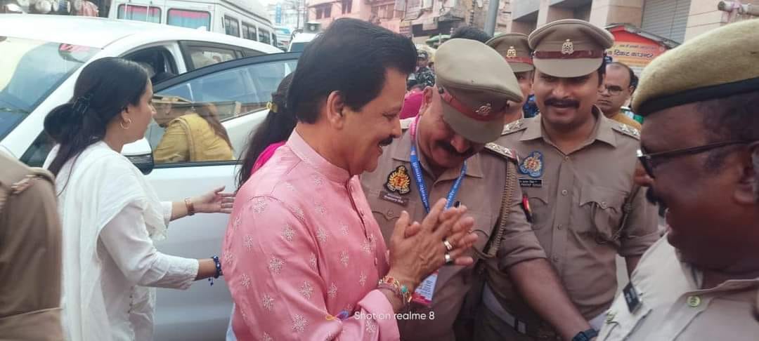 Singer Udit Narayan seen in Kashi, worshiped in Kashi Vishwanath temple and performed Jalabhishek of Baba