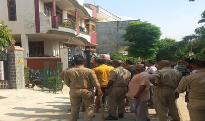 Two miscreants who came to collect extortion of RS 10 lakhs took family hostage with knife
