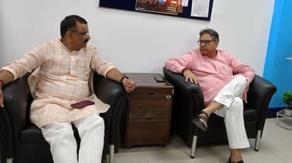 Varanasi: Former BJP State President Satish Poonia met Mayor Ashok Tiwari, discussed these issues