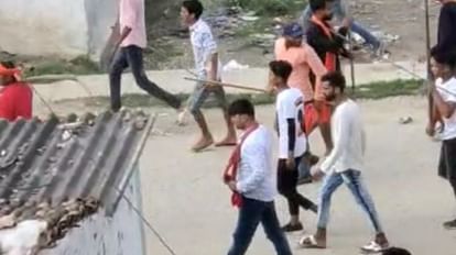 Bihar News : Two sides clashed during the procession in Bettiah, many people including policemen were injured.