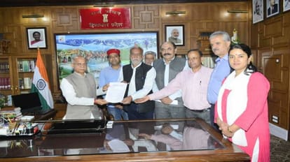 CPM: उत्तराखंड, आंध्र प्रदेश की तरह हिमाचल में घोषित हो राष्ट्रीय आपदा, राज्यपाल को सौंपा ज्ञापन CPM: National disaster should be declared in Himachal like Uttarakhand, Andhra Pradesh, memorandum submitted t