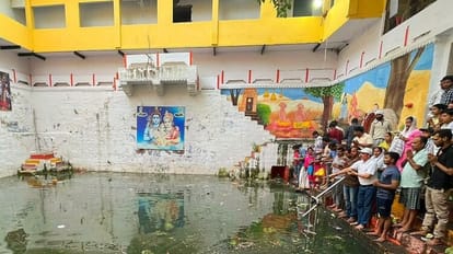 Nag Panchami: काशी के रहस्यमय नागकूप की नमामि गंगे ने उतारी आरती, चलाया स्वच्छता अभियान Nag Panchami: Namami Ganga of Kashi's mysterious Nagkoop, started cleanliness campaign