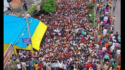 Nag Panchami 2023: अब तक ढाई लाख ने किए नागचंद्रेश्वर के दर्शन, रात 12 बजे फिर एक साल के लिए बंद हो जाएंगे पट The doors of Shri Nagchandreshwar temple open at 12 o'clock, will be closed again for one year after 24 hours