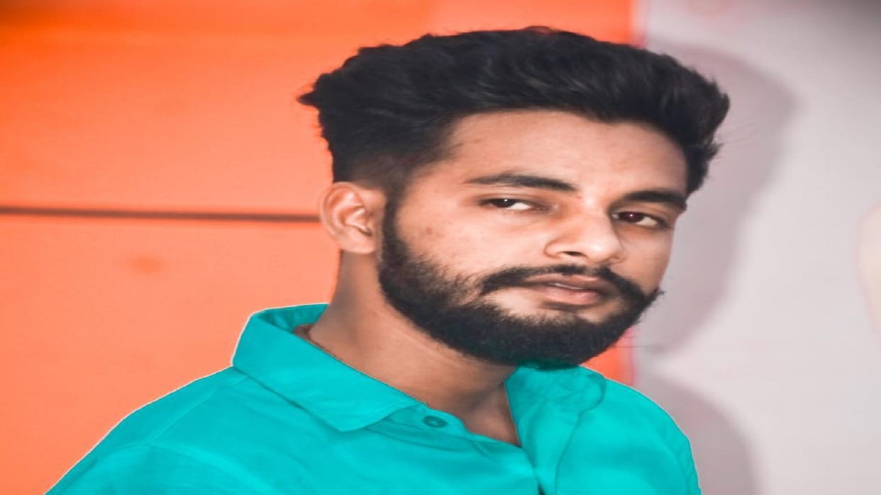 young man who came to bathe in the river with friends went missing, two youths were saved by the villagers