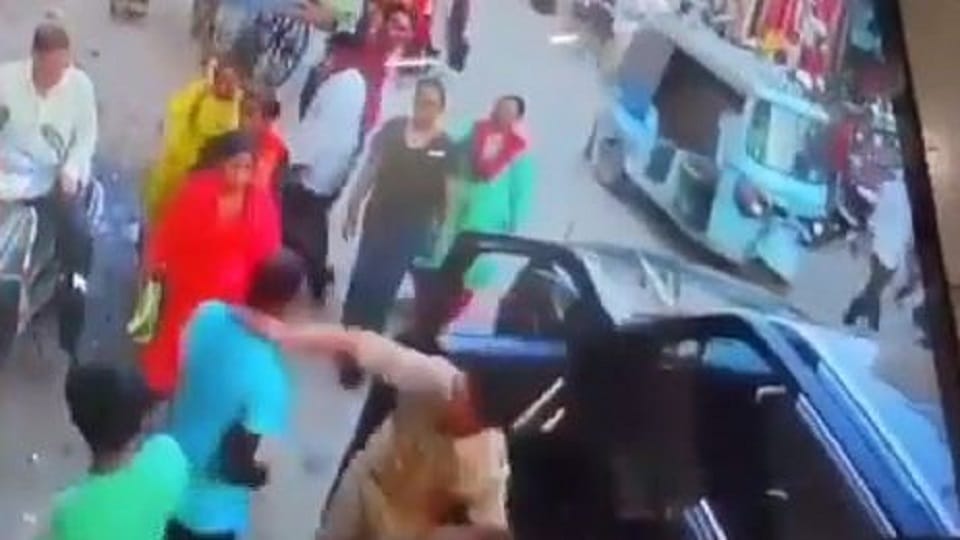 Gunner bullying Got down from car and started slapping young man video went viral