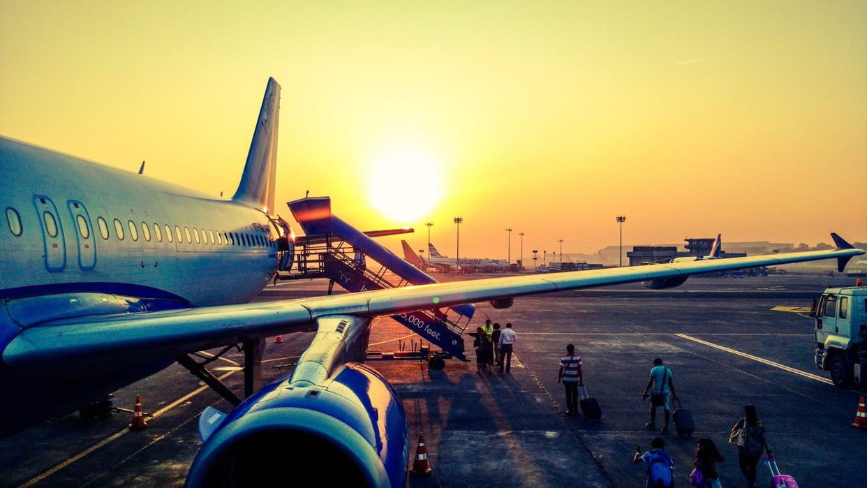 Airfares jump 20-25 pc amid Vistara woes, high travel demand