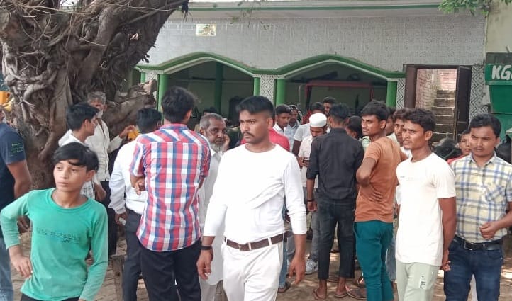 Amroha: teenager who went work in Indore was beaten to death, demanding action against the contractor