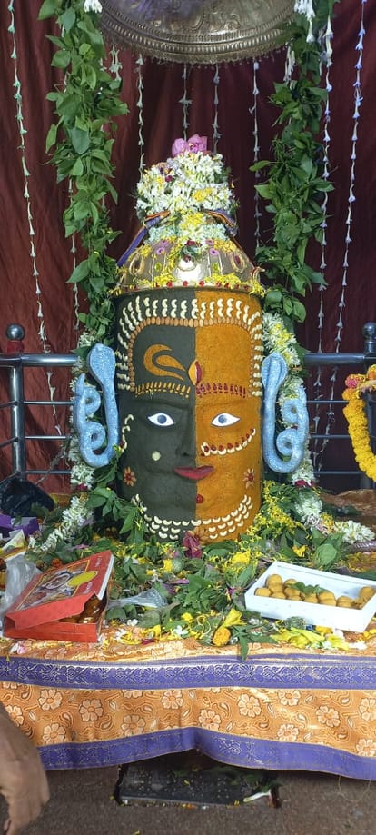 special occasion on sawan somvar and nag panchami 2023, snake makeup of shivling photo and baba barfani