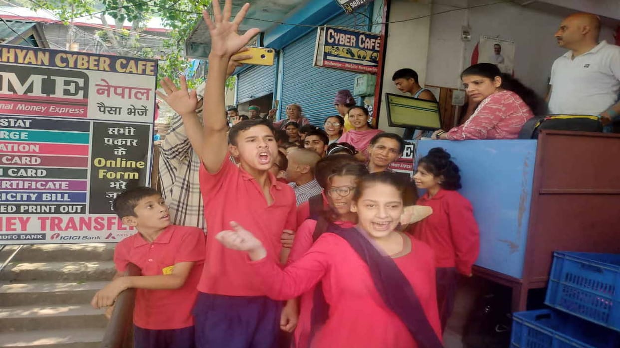 The High Court stayed the decision of Bhimakali Trust to close the school