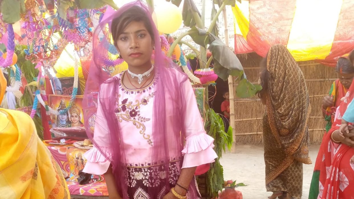 Dead body of teenager girl who was abducted from door was found in paddy field near railway line in Motihari