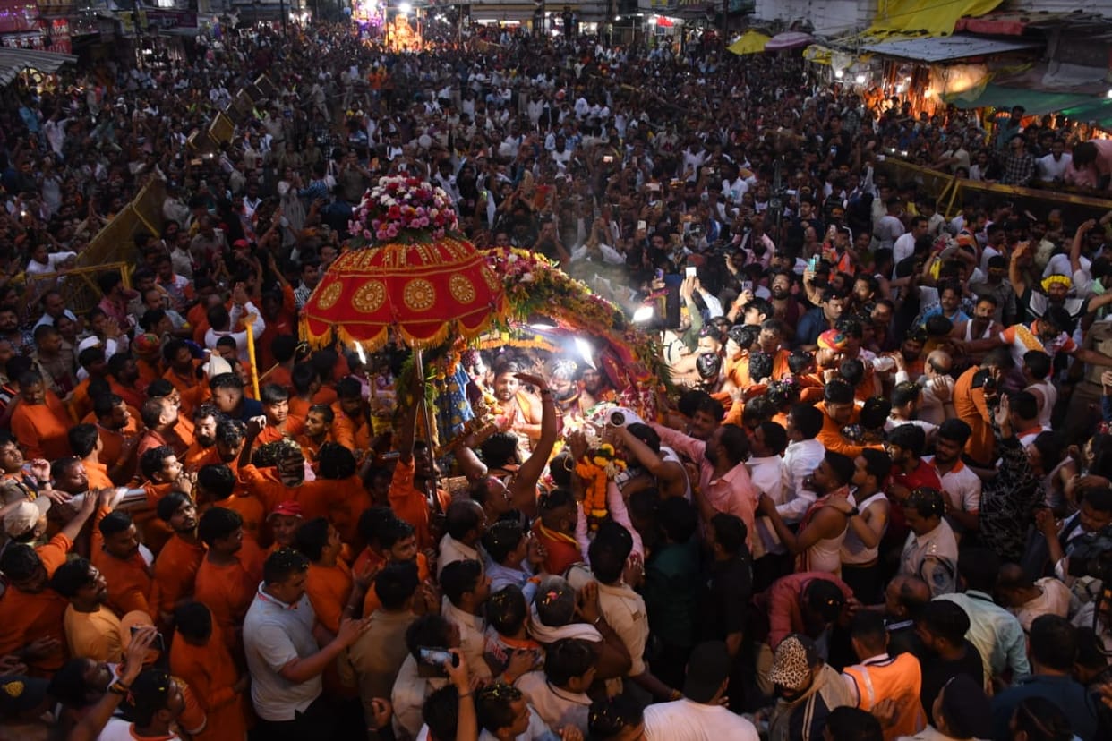 Ujjain Mahakal Sawari: Euphoria in Ujjain, Mahakal set out on a city tour to give darshan in seven forms
