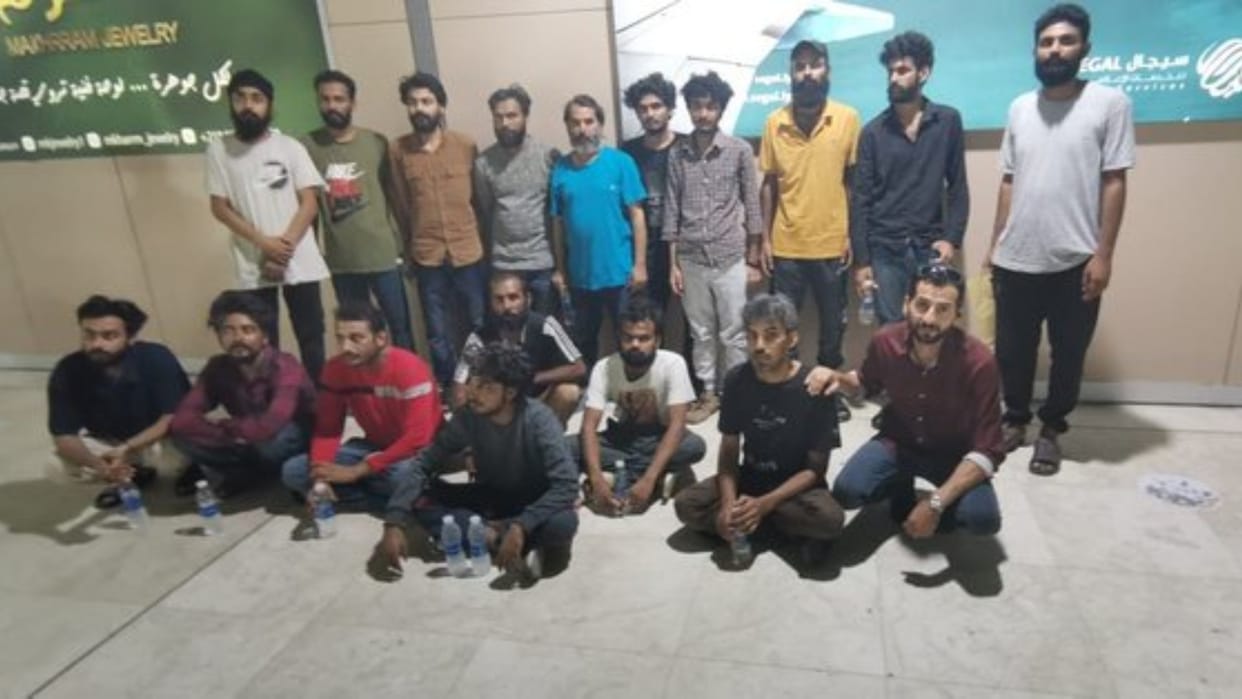 Seventeen countrymen stranded in Libya returned after Indian Embassy's intervention