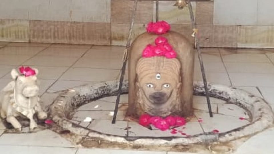 Van Khandeshwar Mahadev Temple of Kasganj Lord Shiva is on bail Know full story