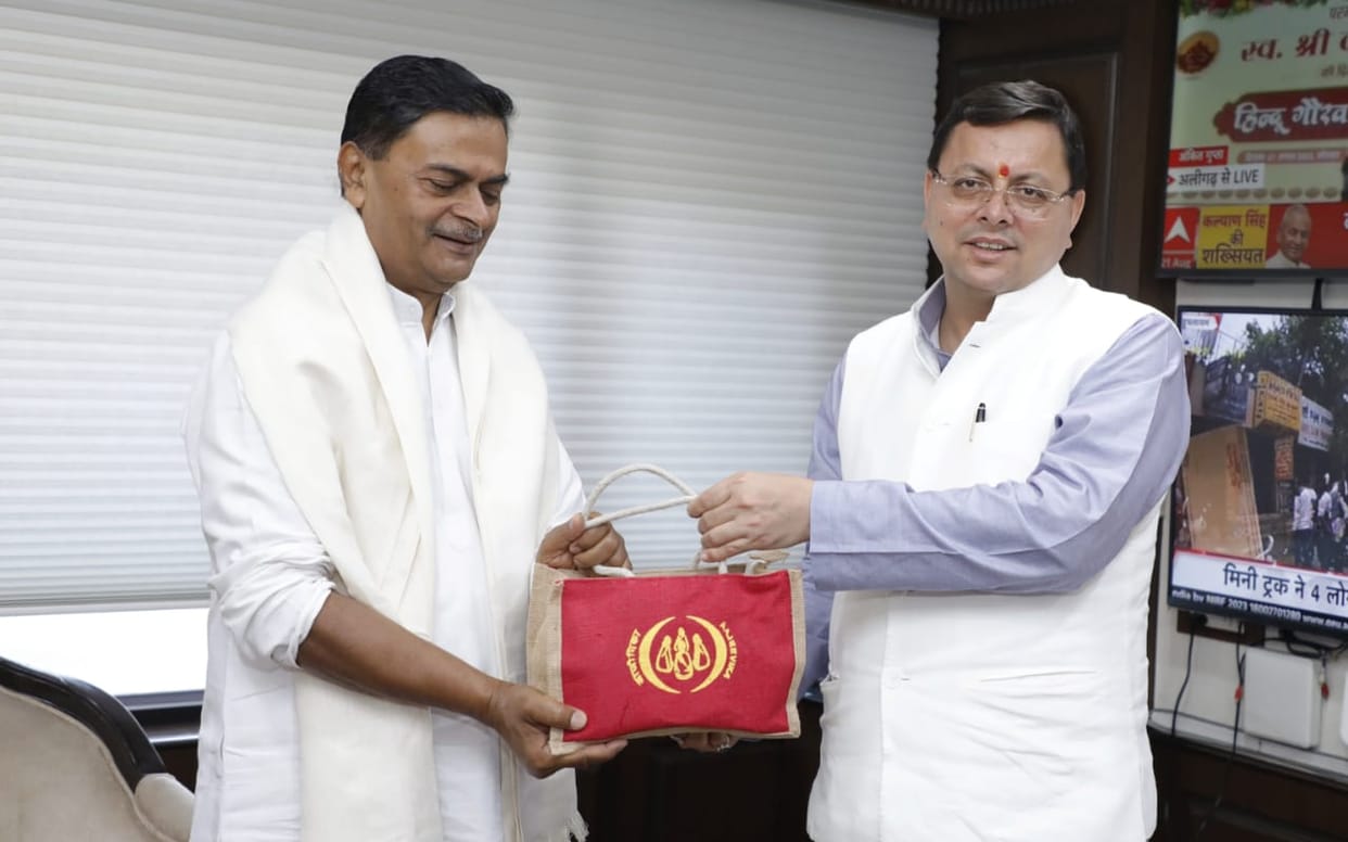 CM Dhami meets Union Minister RK Singh in New Delhi agrees to give 400 MW power to Uttarakhand from Centre
