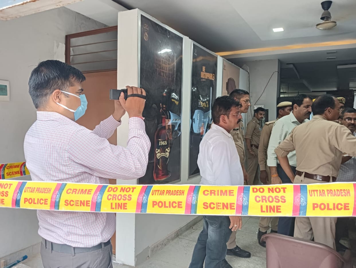 Saharanpur: Blood-soaked body of salesman found inside closed English liquor shop