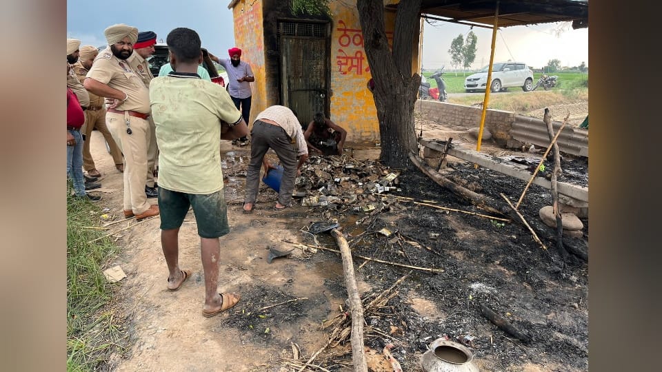 Villagers Burn down liquor shop after man died in mohali