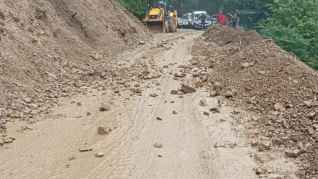 Rishikesh Landslide of Khair Khal on Neelkanth road Uttarakhand news in hindi