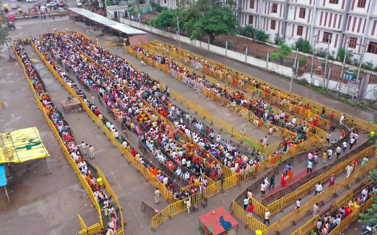The doors of Shri Nagchandreshwar temple open at 12 o'clock, will be closed again for one year after 24 hours