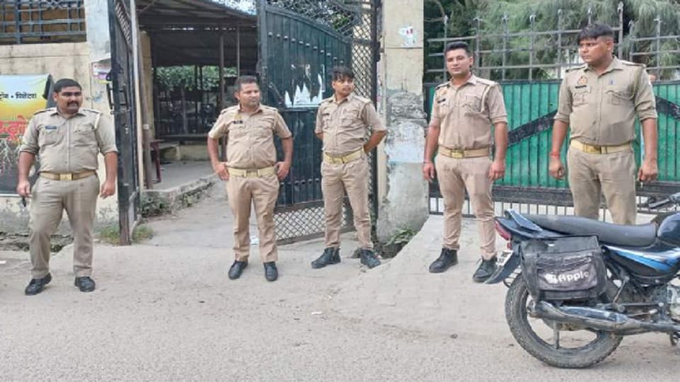 Chandausi: Advocates accused of attacking in charge sub registrar sent jail, lawyers will strike today