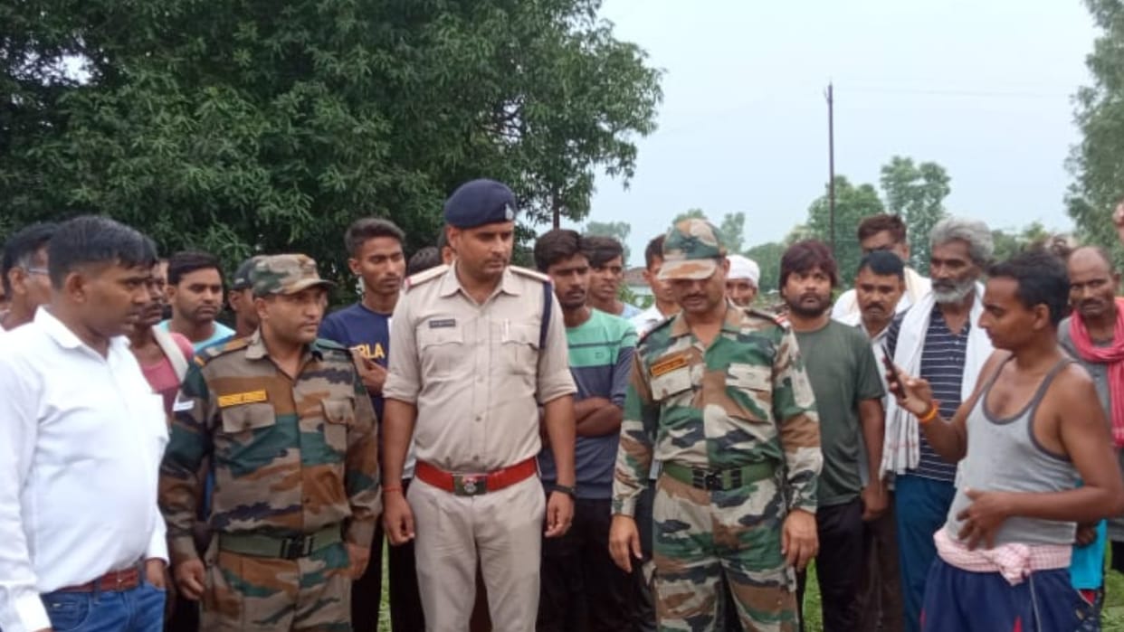 Rewa News: Army jawan died in a road accident father was made a day earlier