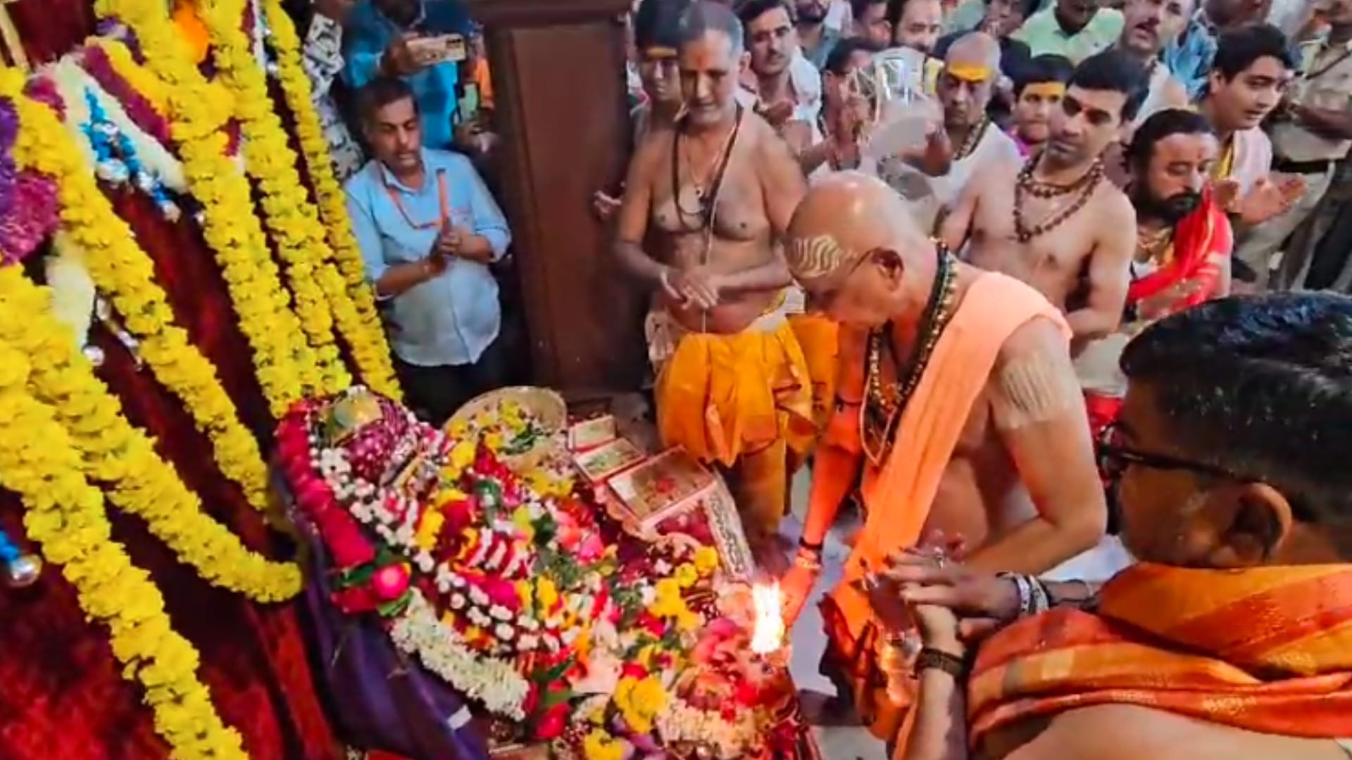 Ujjain Mahakal Sawari: Euphoria in Ujjain, Mahakal set out on a city tour to give darshan in seven forms