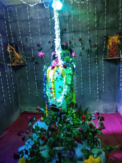 special occasion on sawan somvar and nag panchami 2023, snake makeup of shivling photo and baba barfani