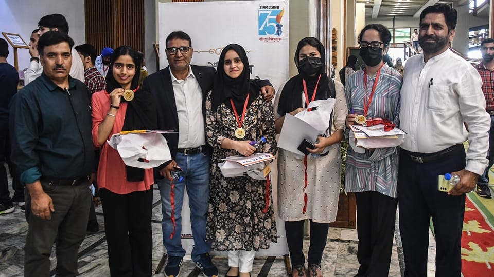 Medhavi Chhatra Samman Samaroh in Srinagar: Topper said- jkbose exam pattern should be on lines of competitive