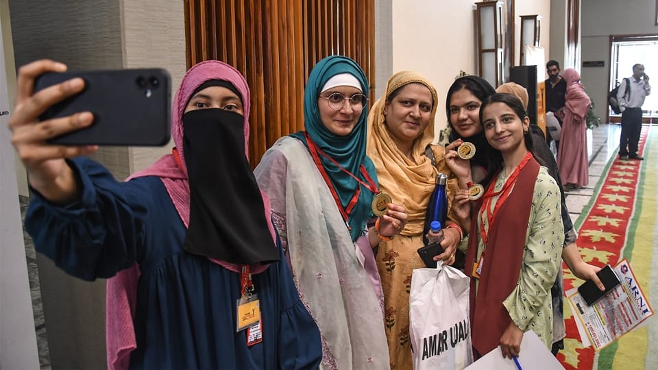 Medhavi Chhatra Samman Samaroh in Srinagar: Topper said- jkbose exam pattern should be on lines of competitive