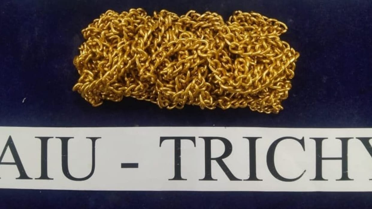 tamil nadu customs seized gold chains from woman return from singapore in trichy airport