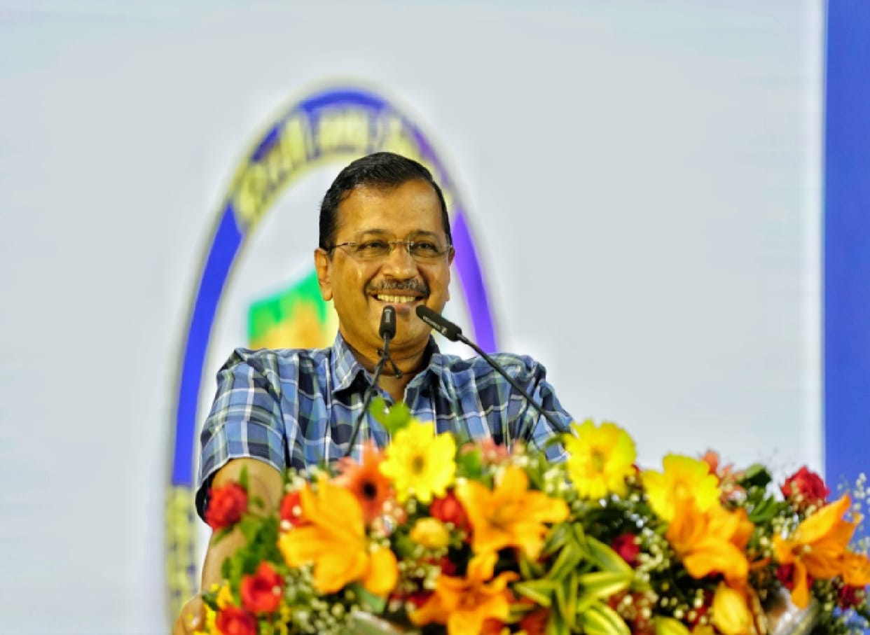 Delhi Chief Minister Arvind Kejriwal met the employees of Municipal Corporation of Delhi