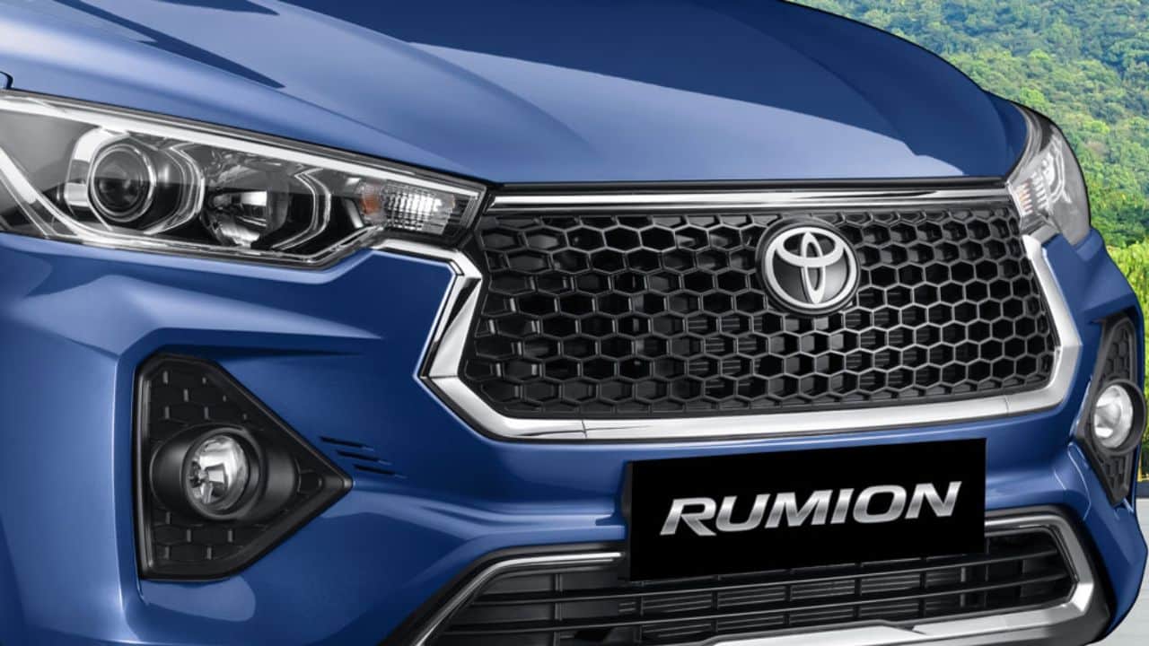 these two vehicle compete in the budget MPV segment, know engine specification and features