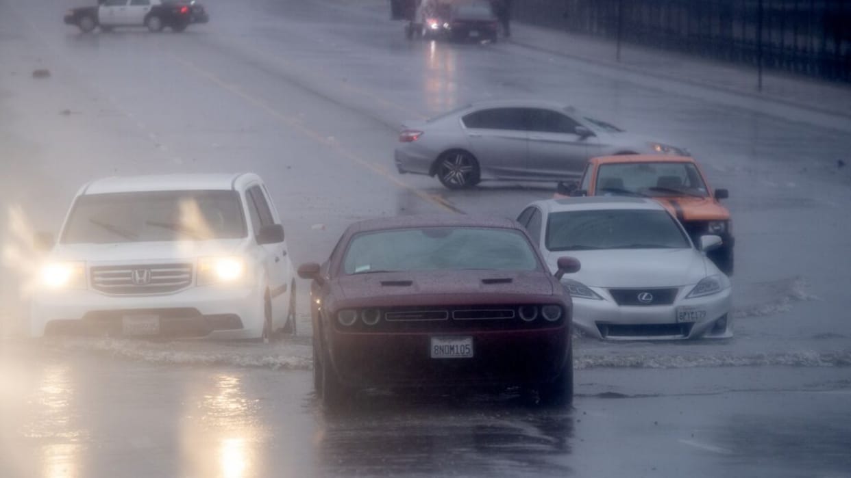 hurricane hilary hit usa south california battles earthquake heavy rain flood news updates