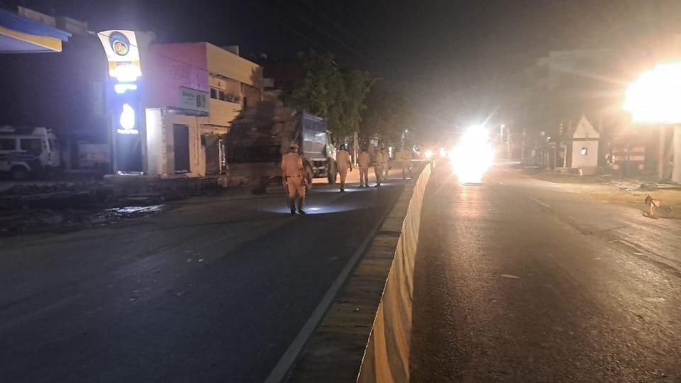 Varanasi News Stone pelted on Y20 summit bus