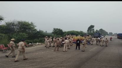 Farmers marching to Chandigarh clashed with Ambala police, administration detained barricades at various place