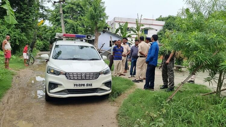 Bihar News : अपराधियों ने बंधन बैंक के कर्मी से एक लाख 23 हजार रुपये लूटे, जांच में जुटी पुलिस