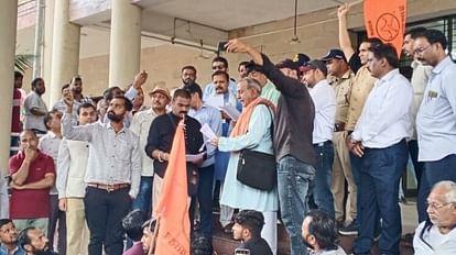 Indore: एक सप्ताह में मध्यप्रदेश के सांसदों का घेराव करेंगे किसान, एक्सपोर्ट ड्यूटी हटाने की चेतावनी Madhyapradesh kisan sangh farmers protest onion export rate