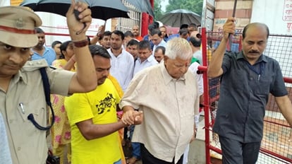 Lalu Yadav arrived with Tej Pratap and Rabri to visit Thawe Wali Maa