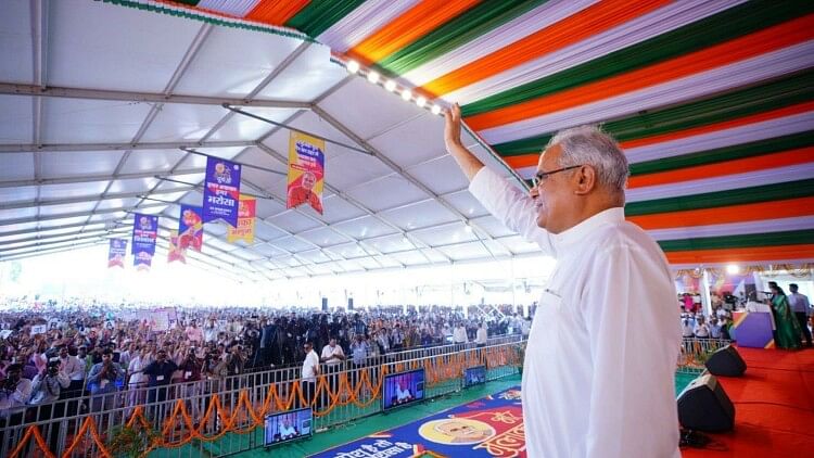 अंबिकापुर में CM बघेल: भेंट कार्यक्रम में कहा-अगले सत्र से सभी जिलों में खुलेंगे आत्मानंद कॉलेज, कई घोषणाएं की
