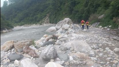 Chardham Yatra: यमुनोत्री धाम से दर्शन कर लौट रहा महाराष्ट्र का यात्री नदी में बहा, एसडीआरएफ ने बरामद किया शव Chardham Yatra 2023 Maharashtra Pilgrims returning from Yamunotri Dham drowned in Yamuna river during worship