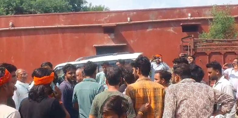 Alwar News People of particular community attacked padyatra going to Khatushyamji temple