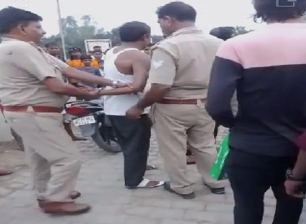 Youth clashed with police at Teej fair in Bareilly