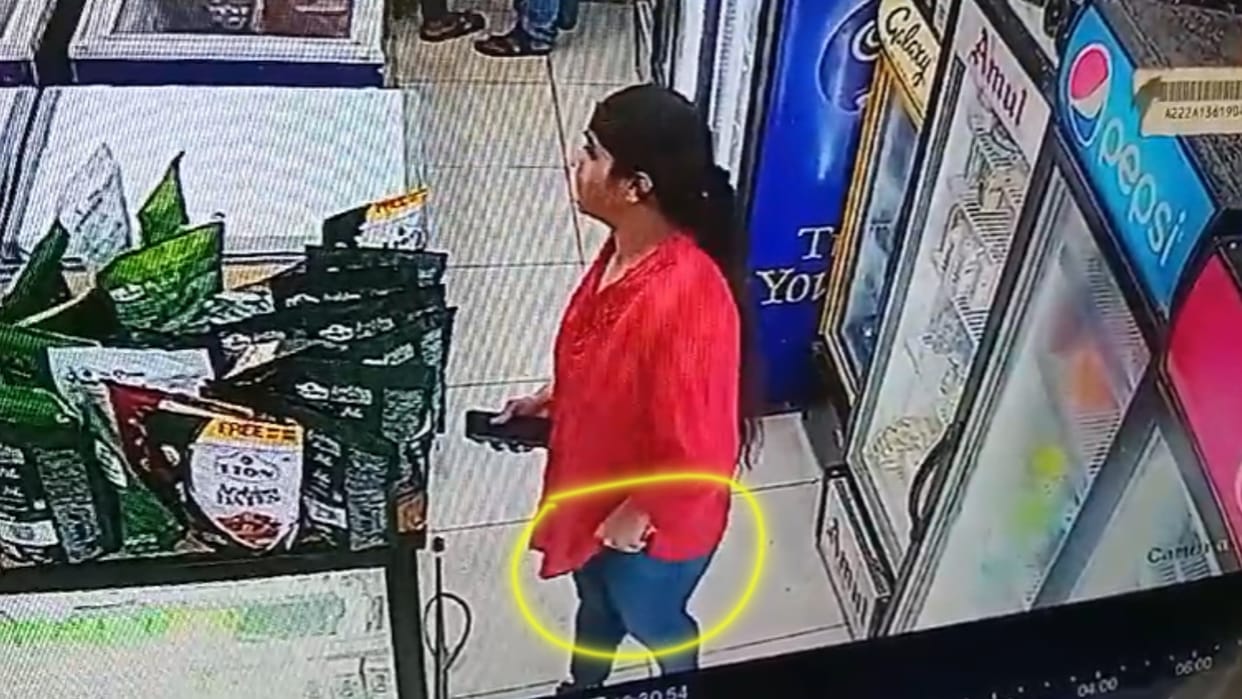 Gwalior News: Unique theft in Gwalior, leaving money and money, girls stole chocolates, new gang active