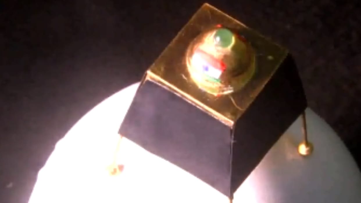 Coimbatore's artist made Chandrayaan of gold, prepared a 1.5 inch long model in 48 hours