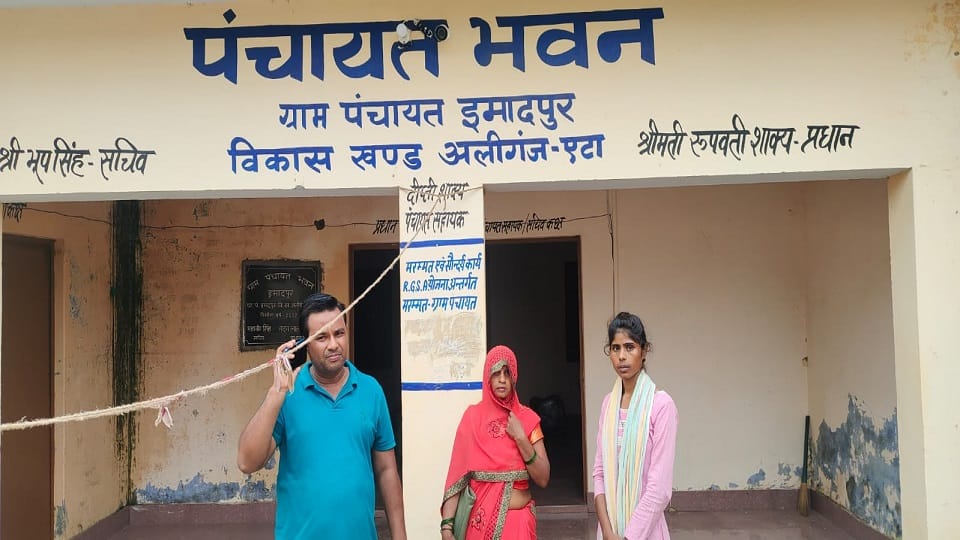 Theft from the panchayat house etah along with papers DVR of CCTV camera was also taken away by thieves