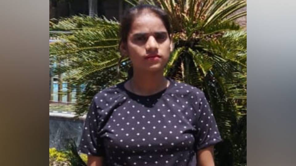 dead body of Dalit girl was found lying in drain In Firozabad family has accused auto driver of killing her
