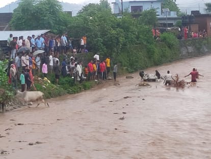 Uttarakhand Weather Road Closed after landslide car washed away in kotdwar All Update