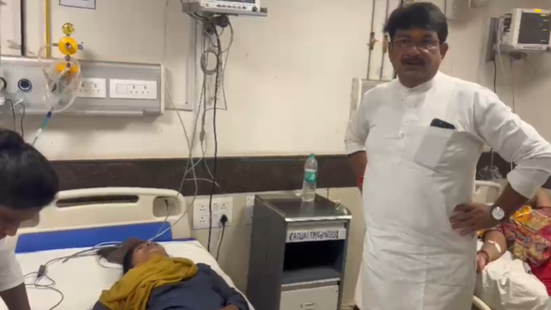 घायलों का हाल-चाल जानने पहुंचे महेंद्र सिंह सिसोदिया