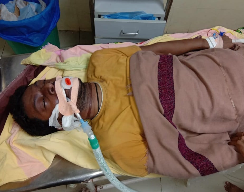 Naxalites threw former sarpanch on roadside in injured condition in Jagdalpur