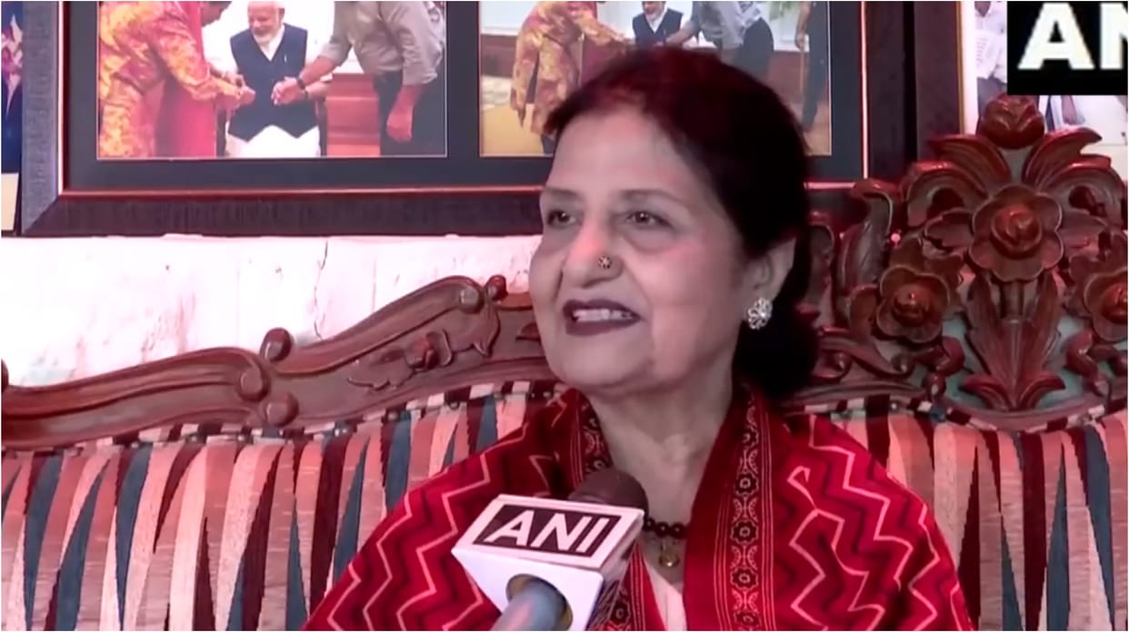 PM Narendra Modi Pakistani Sister Qamar Mohsin Sheikh Will Meet PM to Tie Rakhi News in Hindi