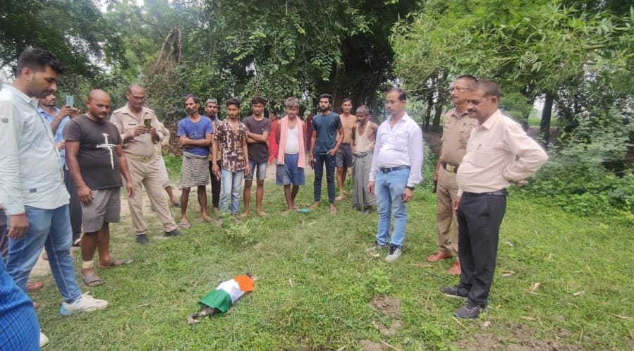 Death of national bird in Fatehpur, Python swallowed peacock, people hit it with sticks then spewed out, crema